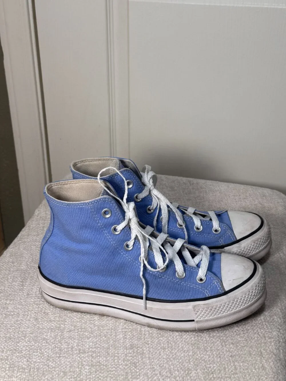 Converse Chuck Taylor All Star Platform High Tops in Sky Blue (Women's Size 8.5)